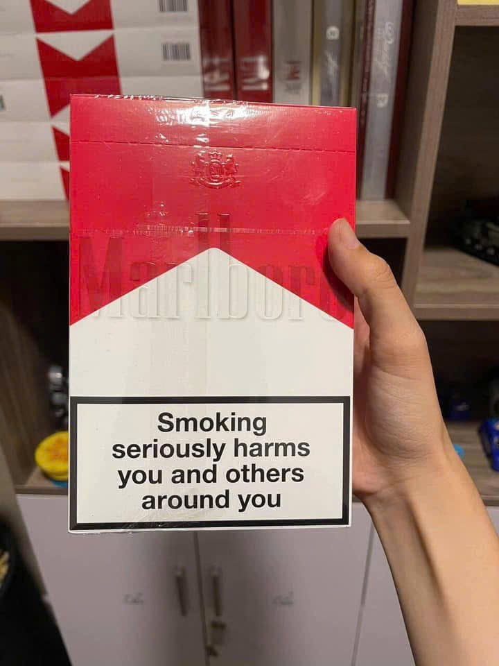 Marlboro Đỏ Cây Vuông ( Thụy Sĩ )